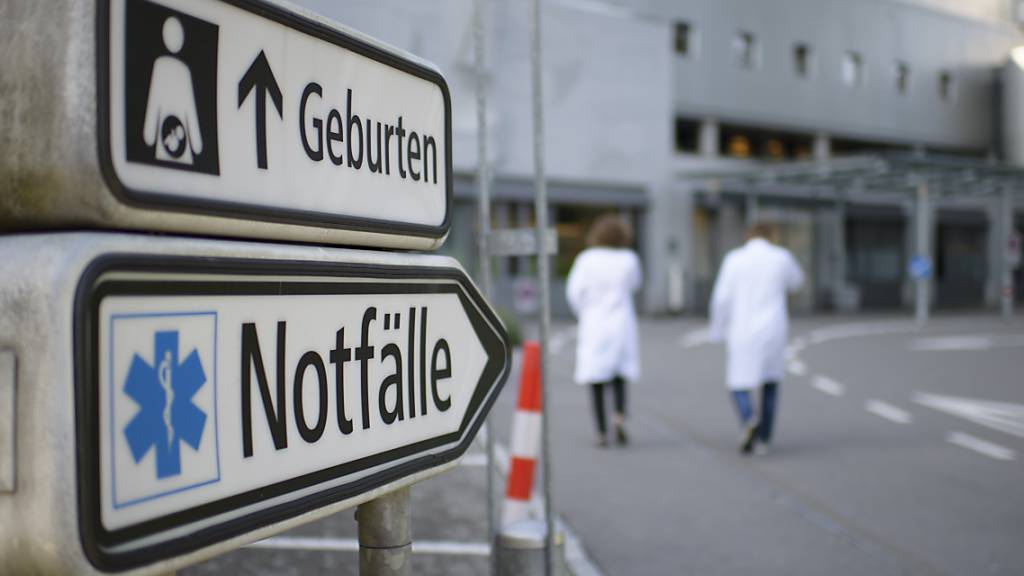 «Den Notfall finden alle», sagt Philipp Lutz, Sprecher des Kantonsspitals St. Gallen (KSSG). Immer mehr Menschen haben keine Hausarzt mehr und gehen mit Verletzungen und Krankheiten direkt ins Spital. (Archivbild)