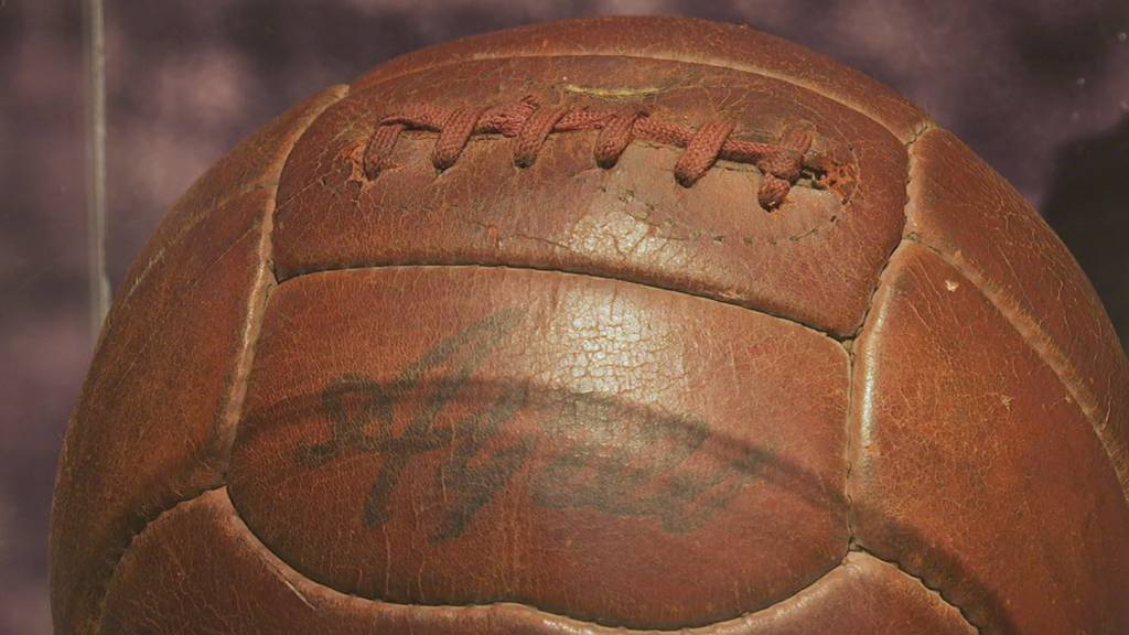 Maradona-Trikot und uralte Bälle – Liechtensteiner Landesmuseum zeigt Fussballschätze
