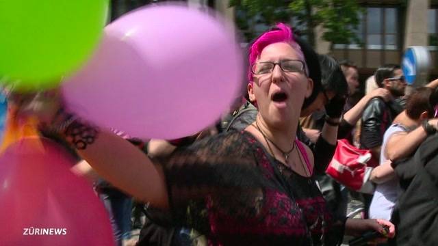 Fröhlich-bunte Stimmung am Zürcher Pride Festival