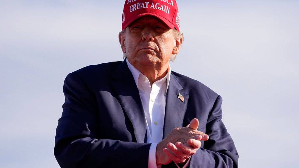 ARCHIV - Donald Trump, ehemaliger US-Präsident und republikanischer Bewerber um die Präsidentschaftskandidatur. Foto: Jeff Dean/AP/dpa