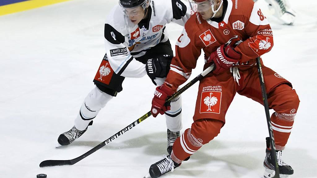 Waltteri Merelä (links) spielte bislang nur in der Champions Hockey League gegen Schweizer (hier Robin Leone). Nächste Saison mit Bern ändert sich das