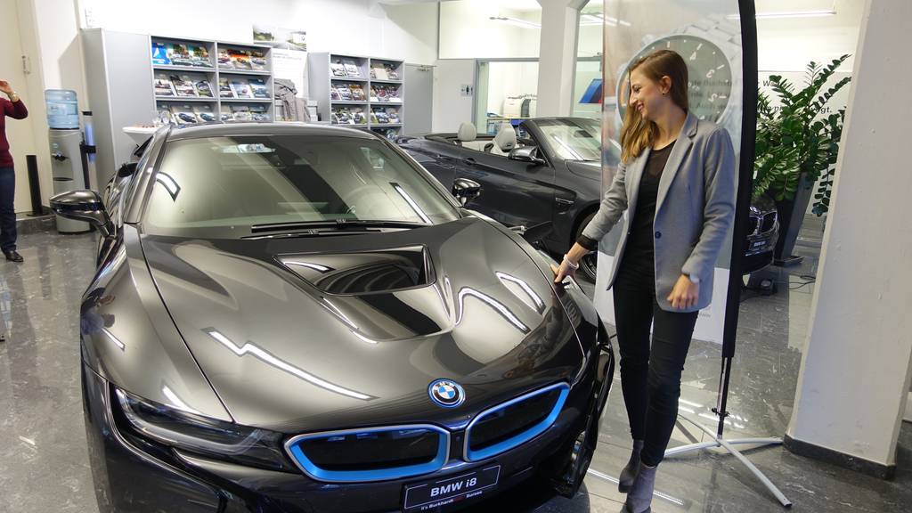 Nathalie aus Sarnen gewinnt den BMW i8 für ein Jahr
