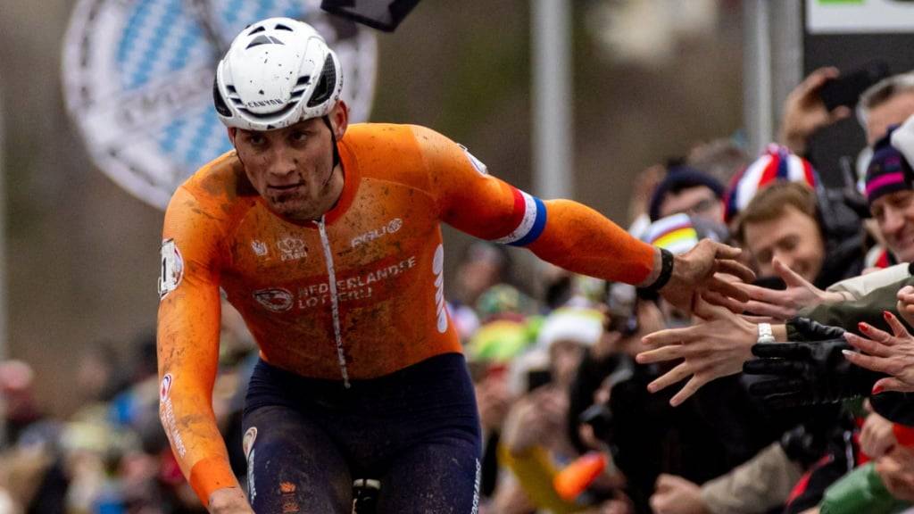 Mathieu van der Poel lässt sich feiern