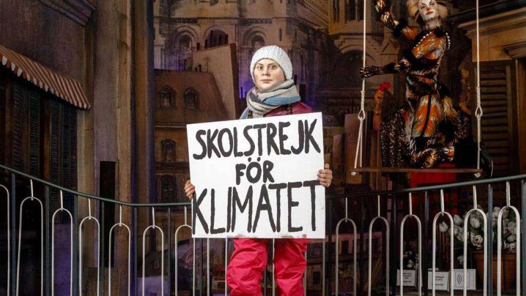 Eine Wachsfigur, die die schwedische Klimaaktivistin Greta Thunberg darstellen soll, steht im Panoptikum auf der Hamburger Reeperbahn.