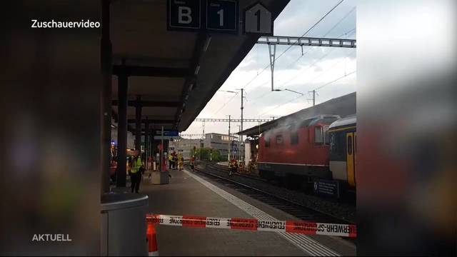 SBB-Lokomotive gerät in Brand wegen technischem Defekt