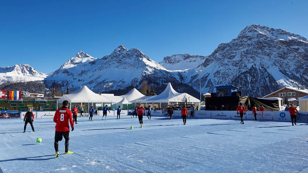 Schneefussball-WM in Arosa