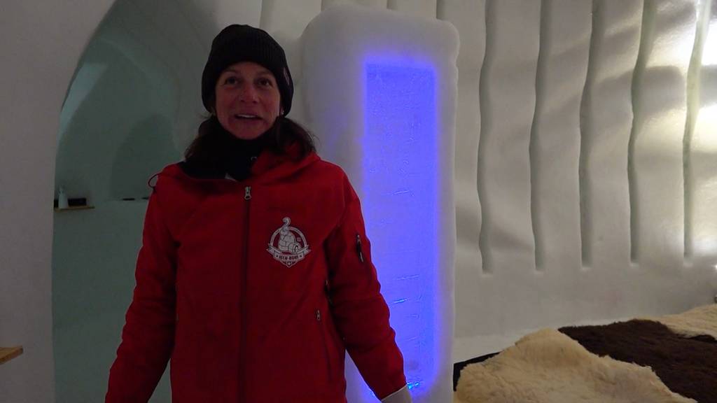 Alltag Schnee: Hausmeisterin im Schnee