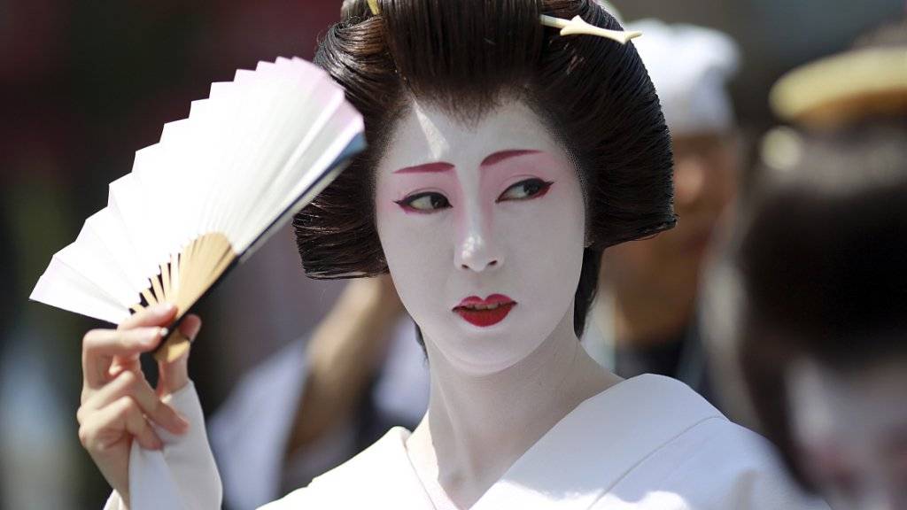 Wird die Kleidung für Geishas bald teurer? In Japan ist die Inflation den vierten Monat in Folge gestiegen. (Symbolbild)