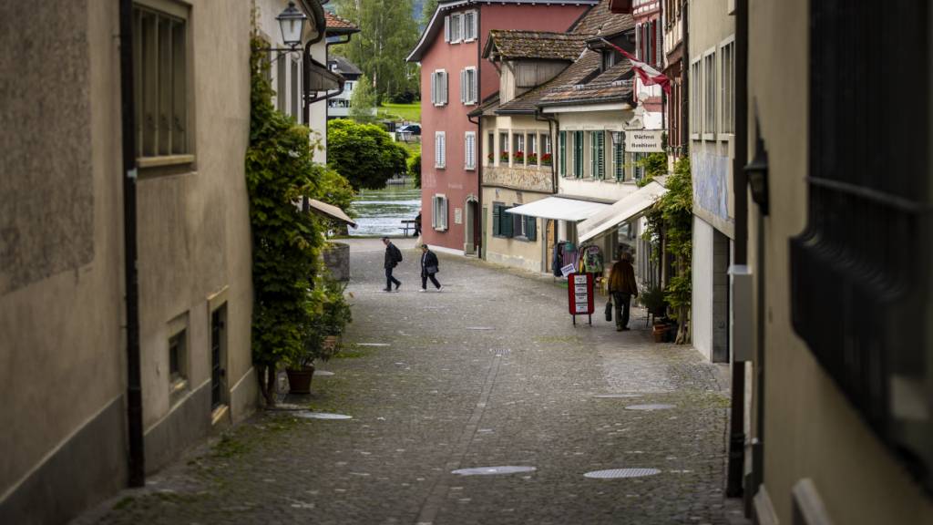 Nicht gedacht für schwere Fahrzeuge: In Stein am Rhein ist am Mittwoch ein Reisecar in einer Gasse steckengeblieben. (Symbolbild)