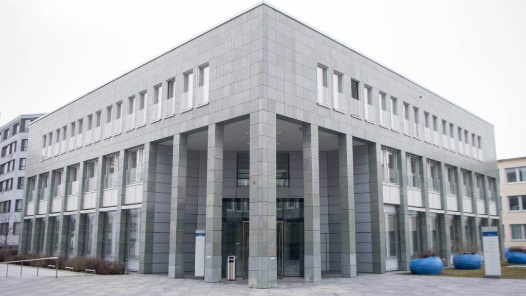 Vor dem Strafgericht Zug haben im Prozess um einen strittigen Grundstückhandel die Verteidiger das Wort. (Archivaufnahme)