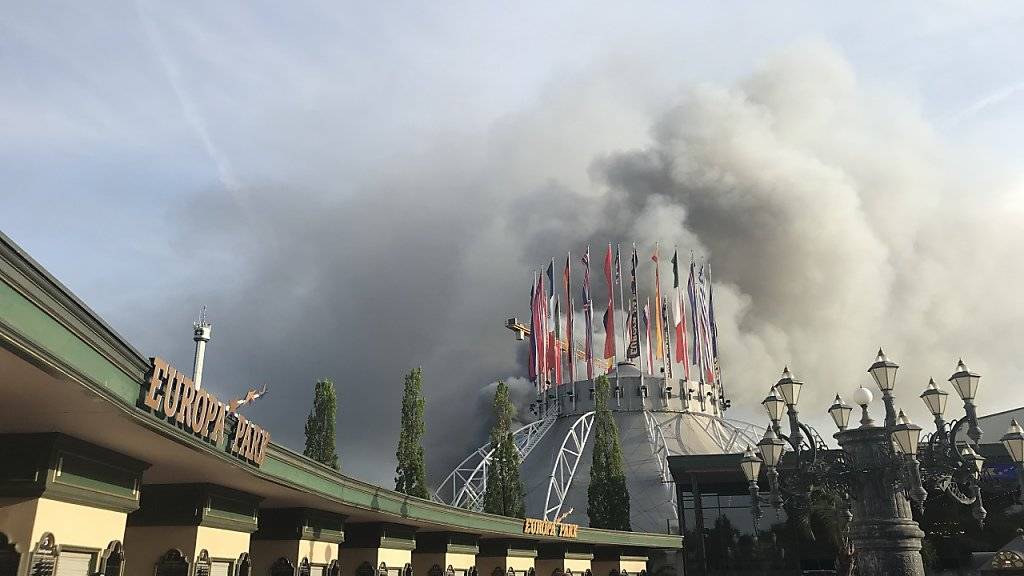 Das Feuer im Europapark konnte am Abend unter Kontrolle gebracht werden.