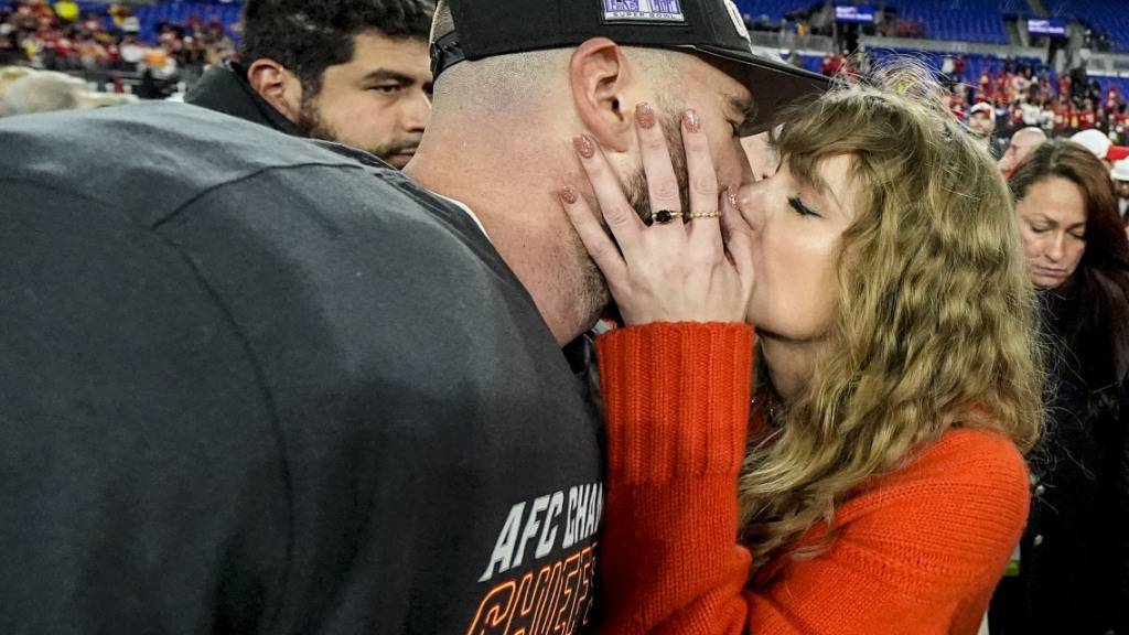 Amerikas neues berühmtestes Paar: Kansas Citys Tight End Travis Kelce und Pop-Superstar Taylor Swift