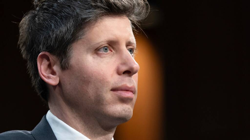 Laut dem Chef der Entwicklerfirma OpenAI, Sam Altman, soll es bis Jahresende auch Erotik vom Chatbot geben. (Archivbild)