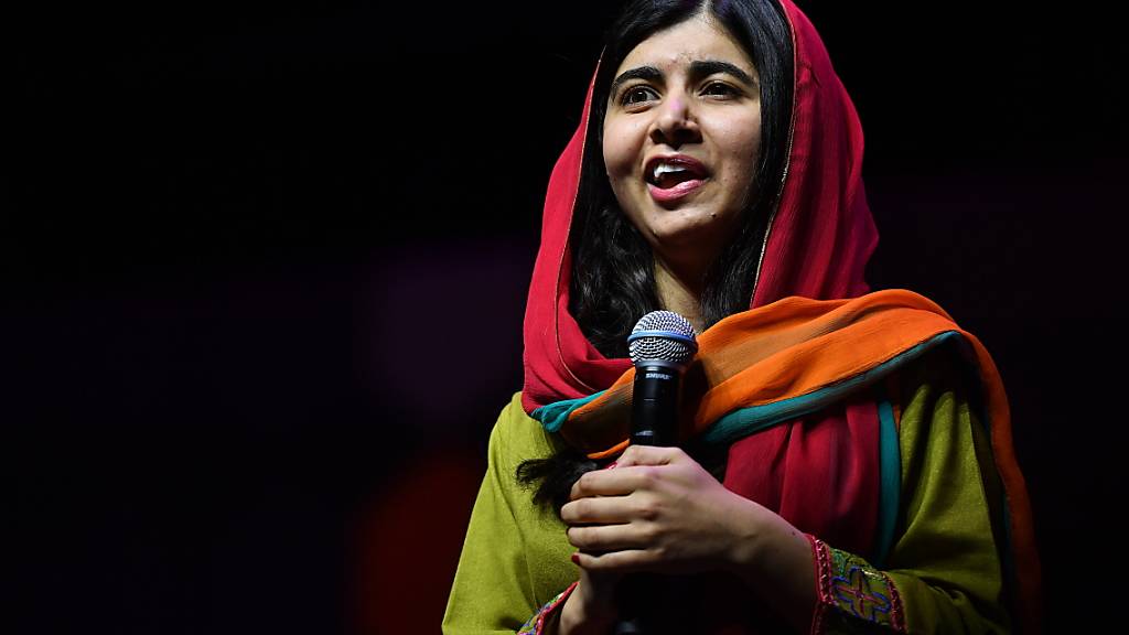 ARCHIV - Die Friedensnobelpreisträgerin Malala Yousafzai spricht auf einer Veranstaltung im Sydney Convention and Exhibition Centre. Malala hat ihren Studienabschluss aus Oxford in der Tasche. Foto: Brendan Esposito/AAP/dpa
