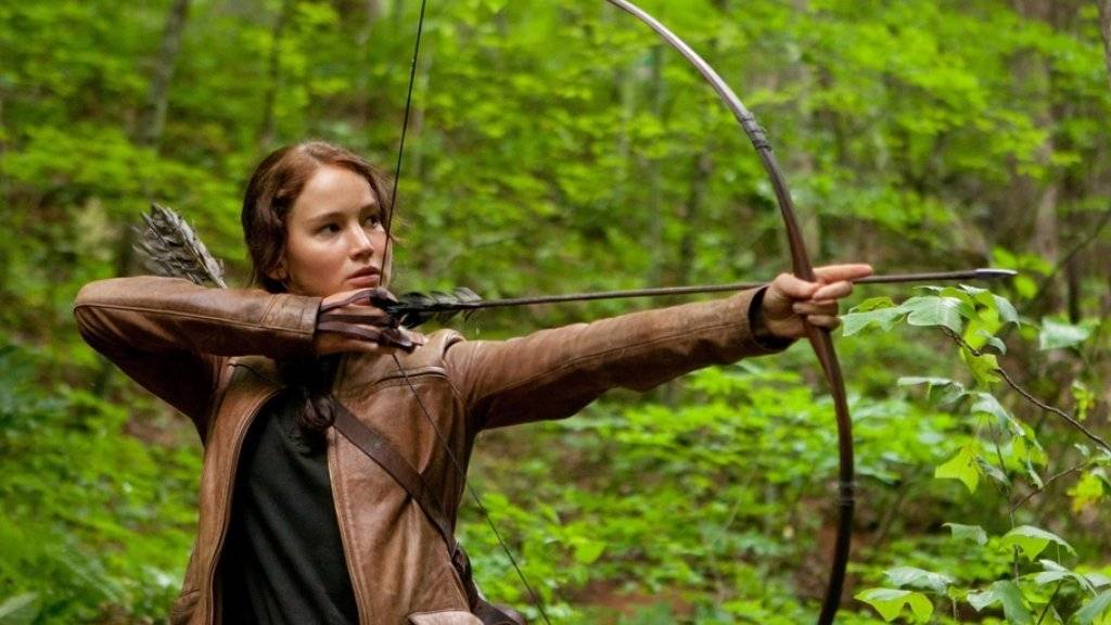 Jennifer Lawrence als Katniss Everdeen in «The Hunger Games»: Der Pfeilbogen rettet der Kämpferin mehrmals das Leben. Das Filmrequisit kommt nun unter den Hammer. (Archivbild)