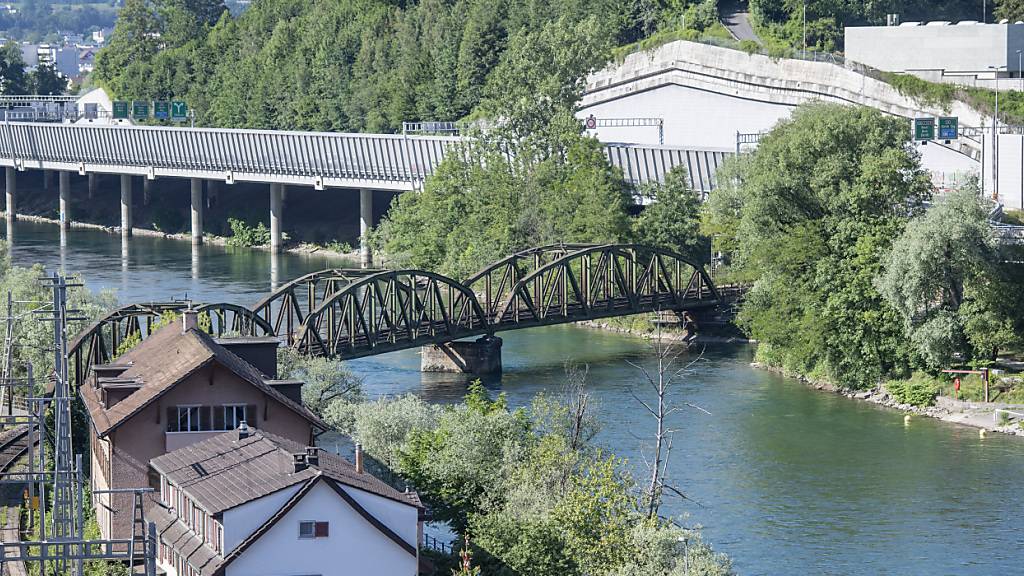 Die Brücke auf der Bahnstrecke Luzern-Rotkreuz ZG-Zürich ist eine der wenigen noch erhaltenen Fachwerkbrücken aus Stahl und soll deswegen erhalten bleiben. (Archivaufnahme)