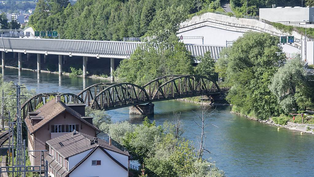 Die Brücke auf der Bahnstrecke Luzern-Rotkreuz ZG-Zürich ist eine der wenigen noch erhaltenen Fachwerkbrücken aus Stahl und soll deswegen erhalten bleiben. (Archivaufnahme)