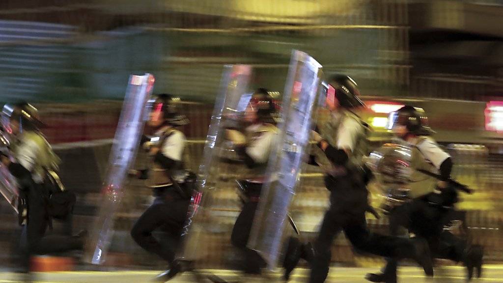 Polizisten in Hongkong bei einem Einsatz gegen Demonstranten. (Archivbild)