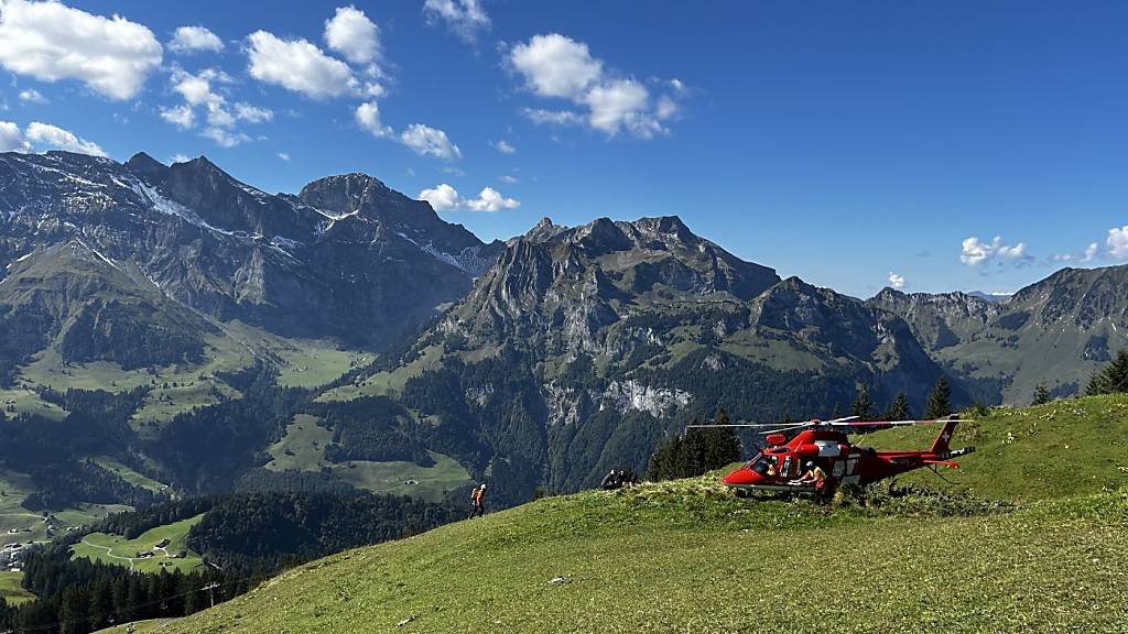 Zwei Verletzte nach Gleitschirmabsturz in Engelberg OW