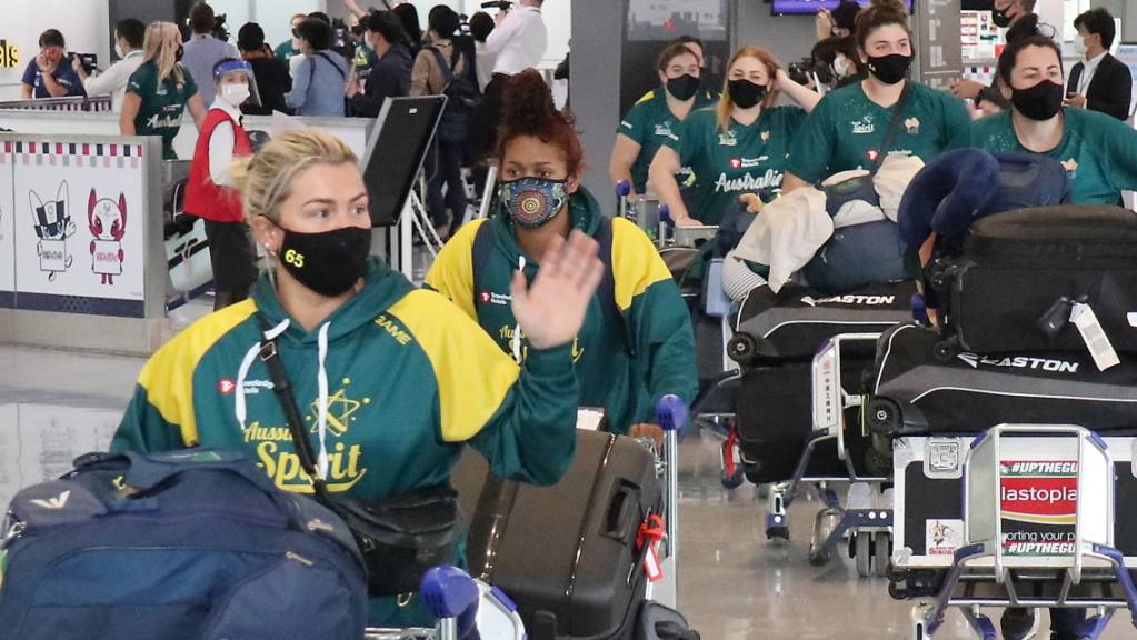 Erste Olympia-Athletinnen in Tokio: Das Frauen-Softball-Team aus Australien ist in Japan angekommen