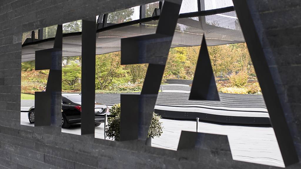 Der Weltfussball-Verband FIFA strebt laut einem internen Papier eine globale Lösung an im Zusammenhang mit den Gehaltskürzungen im Fussball wegen der Coronavirus-Pandemie