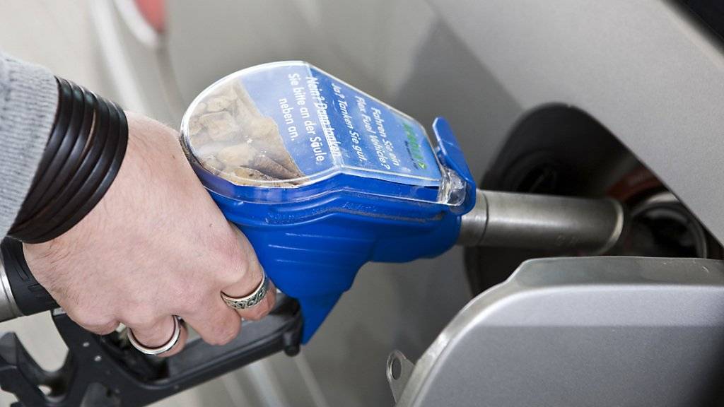 Die höheren Benzinpreise waren ein Treiber für die Teuerung im Mai. (Symbolbild)