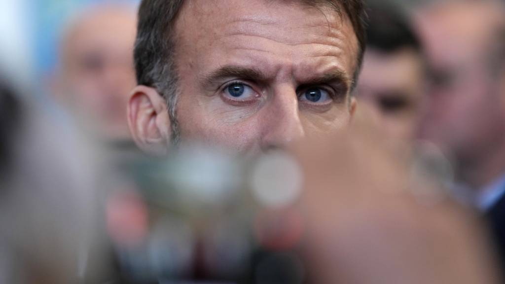 Frankreich erhöht Zahl seiner Atomsprengköpfe