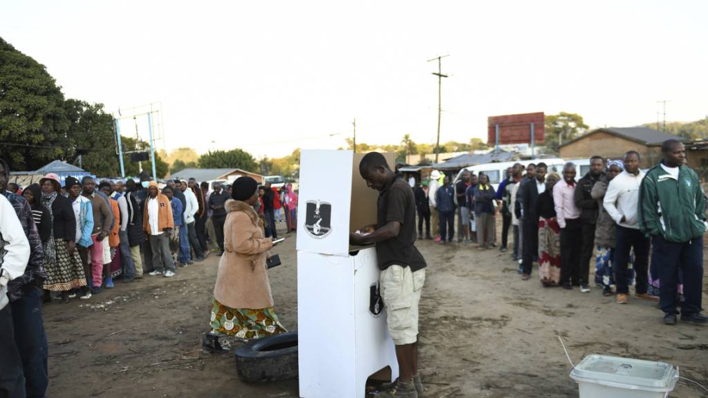 Stimmabgabe in Balntryre in Malawi. Foto: Thoko Chikondi/AP/dpa