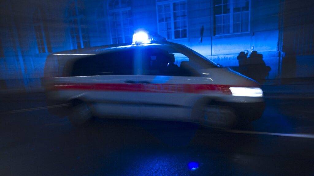 Ein Polizeiauto kollidierte in Vaduz auf dem Weg zu einem Einsatz mit einem anderen Auto. (Symbolbild)