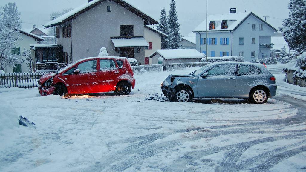 Unfälle wegen schneebedeckter Strassen
