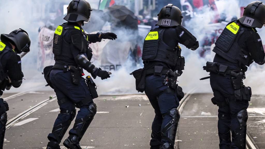 Die Zürcher Stadtpolizei ist unterbesetzt. Deshalb sucht sie nun per TikTok-Kampagne Nachwuchs. (Symbolbild)
