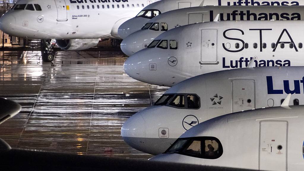 Für Lufthansa-Passagiere zeichnet sich neuer Ärger ab. (Archivbild)