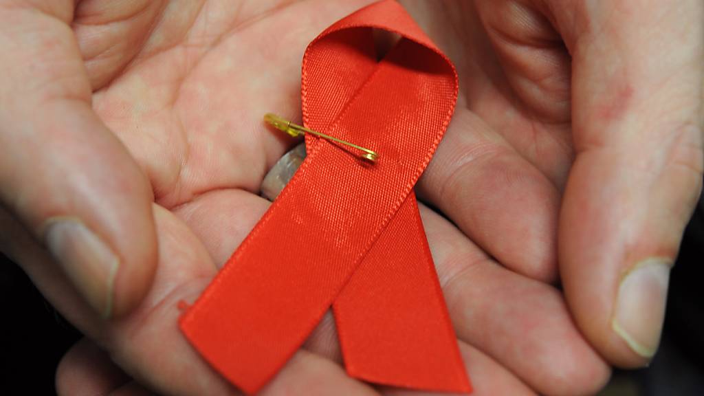 Die rote Schleife ist das Symbol der Solidarität mit HIV-Positiven und Aids-Kranken.