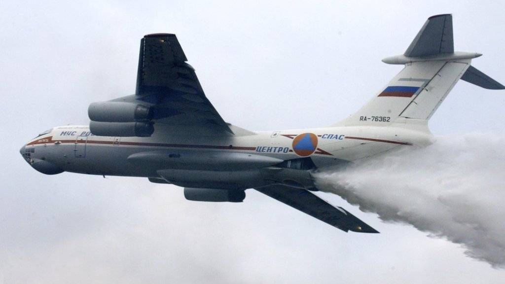 Ein russisches Löschflugzeug des Typs Il-76 ist in Sibirien abgestürzt. Das Wrack wurde nach langer Suche gefunden. (Symbolbild)