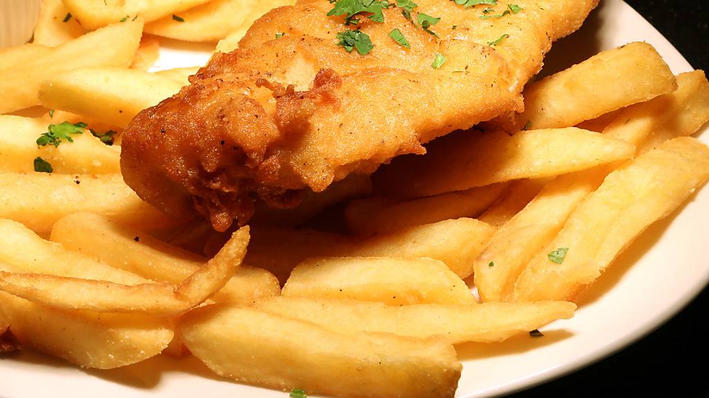 Muss die britische Bevölkerung bald auf ihre geliebten Fish & Chips verzichten? 