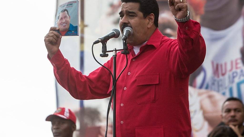 Die Opposition wirft Venezuelas Präsident Nicolas Maduro vor, das Oberste Gericht mit Getreuen besetzt zu haben. Das Gericht erlaubte es Maduro nun, ein Budget ohne Zustimmung des Parlaments zu beschliessen.