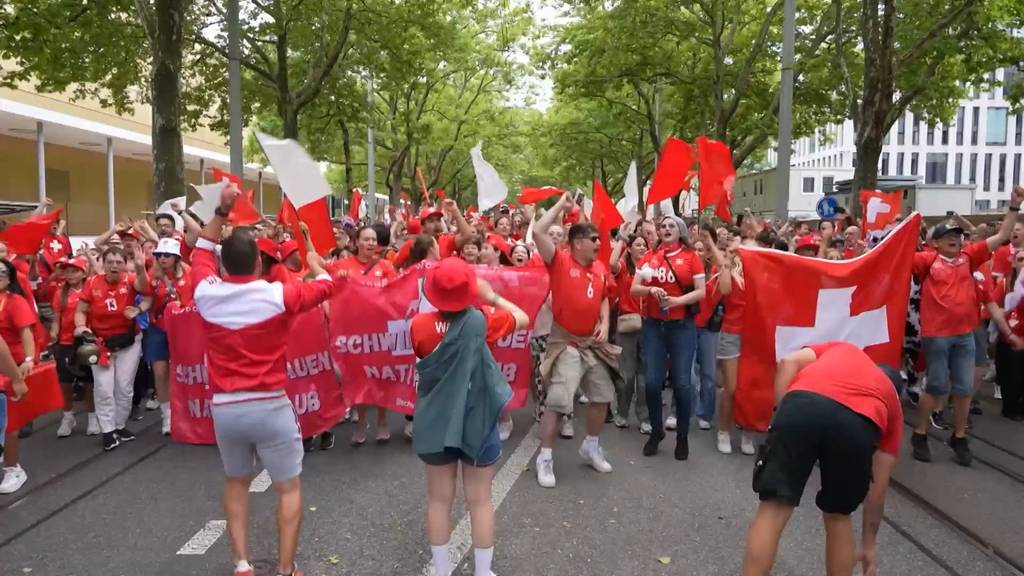 Schweizer Frauen-Nati sorgt für Fussballfest in Bern