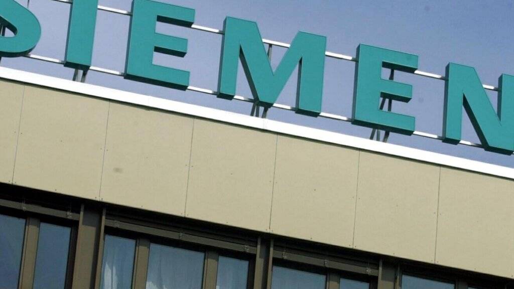 Die Siemens-Gesellschaften in der Schweiz haben im Geschäftsjahr 2020/21 leicht höhere Einnahmen erzielt. Der Umsatz stieg auf 2,13 Milliarden Franken nach 2,12 Milliarden im Vorjahr. (Archivbild)