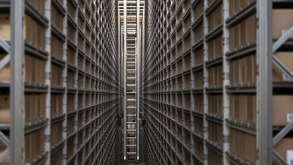 Das Hochregallager von Bossard. Das Unternehmen hat 2023 den zweithöchsten Umsatz seiner Geschichte erzielt. (Archivaufnahme)