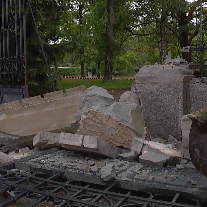 Friedhofstor demoliert, nach Flucht selbst angezündet: Es war derselbe Täter