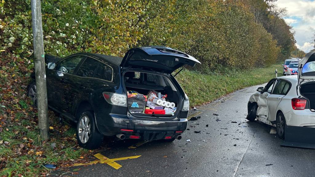 Bei einem Unfall in Diessenhofen TG wurden am Samstagnachmittag zwei Personen leicht verletzt und ins Spital eingeliefert.