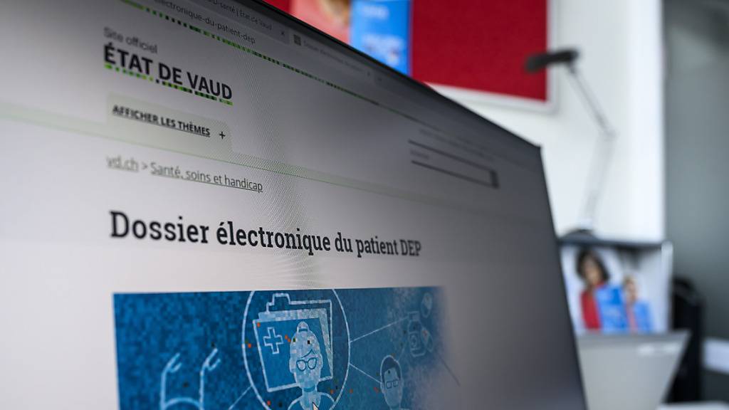 Ob Arzt, Ärztin, Apotheke, Spital oder Physiotherapie: Leistungserbringer im Gesundheitswesen sollen künftig die Patientendossiers elektronisch führen müssen. (Archivbild)