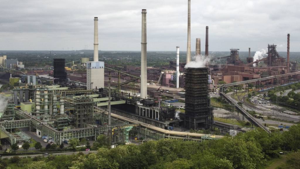 Thyssenkrupp schreibt Milliarden auf Stahlgeschäft ab und macht hohen Verlust (Archivbild)