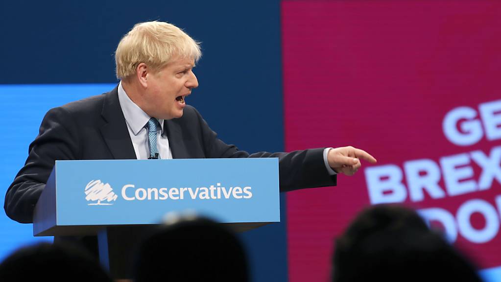 Der britische Premierminister Boris Johnson hat am Mittwoch in seiner Abschlussrede am Tory-Parteitag in Manchester die EU vor ein Ultimatum gestellt: Entweder nimmt die EU seinen neuen Brexit-Plan an, oder es gibt einen No-Deal-Brexit.