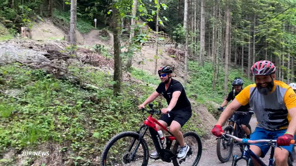 Cycle Week: Die Ski-Stars Beat Feuz und Didier Defago tauschen ihre Skis für einmal mit einem Bike aus