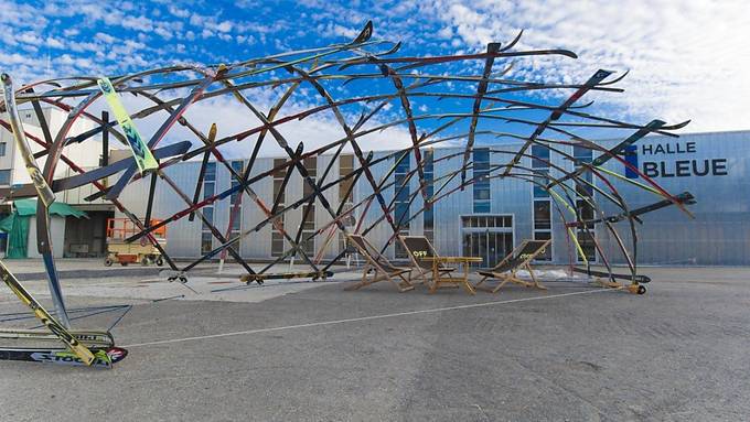 EPFL-Forschende bauen Pavillon aus alten Ski