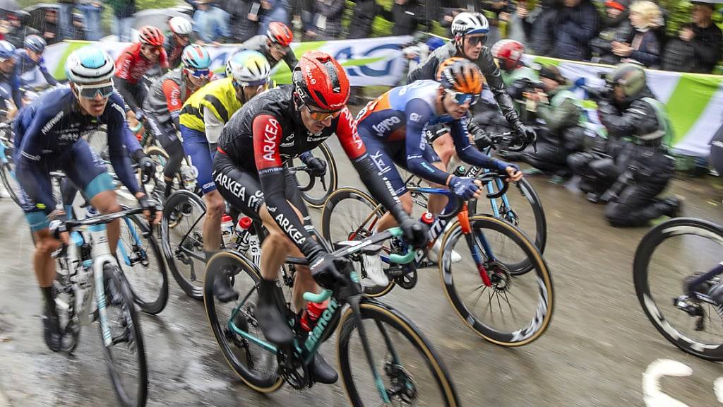 Garstiges Wetter macht den Fahrern der Flèche Wallonne das Leben schwer