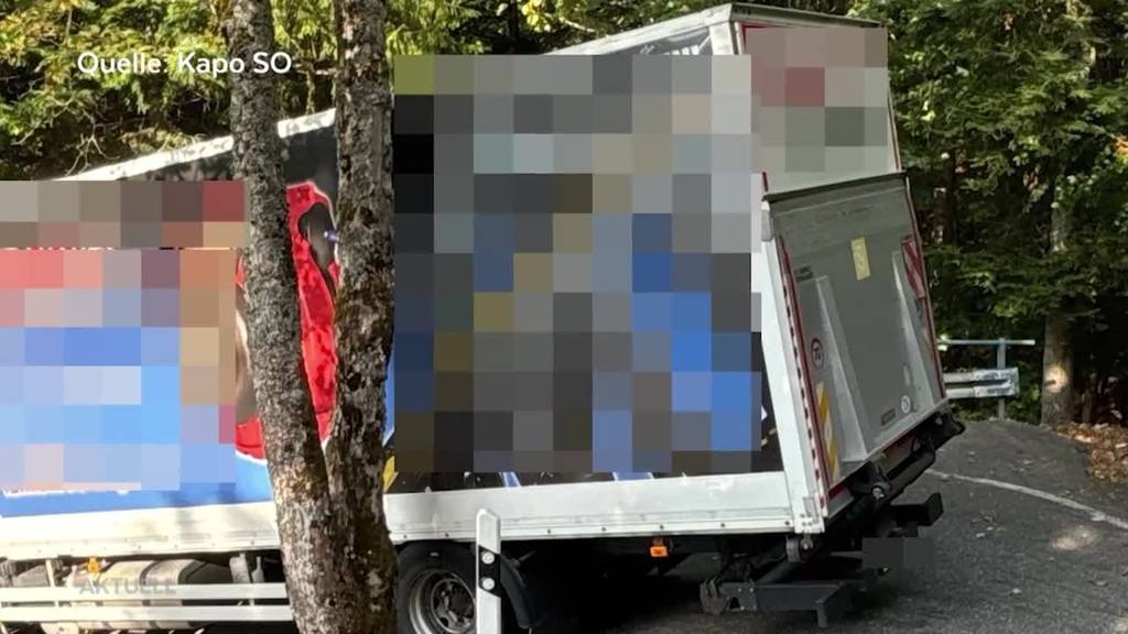 Schon wieder! LKW bleibt am Balmberg stecken