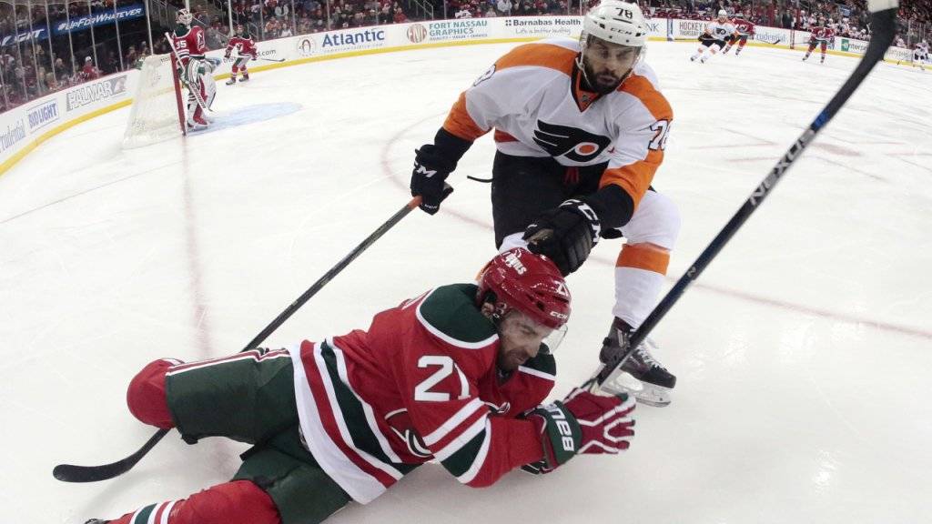 Den Gegner in die Knie gezwungen: Die Philadelphia Flyers feiern beim 6:3 gegen die New Jersey Devils einen seltenen Auswärtssieg in der regulären Spielzeit