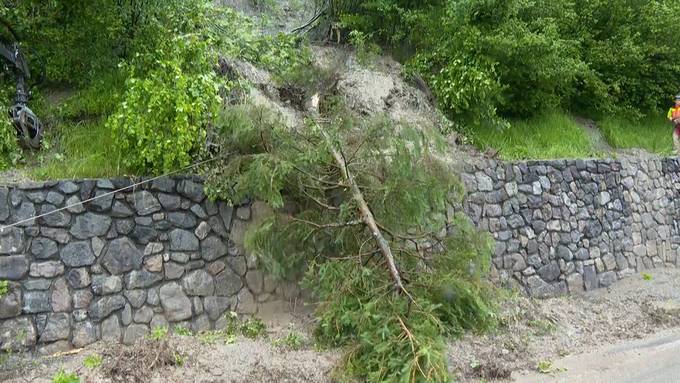 Strasse über den Hirzel nach Erdrutsch wieder offen